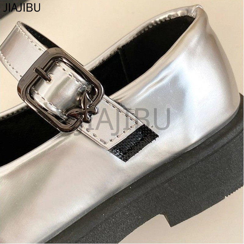 Giày Da Đế Mềm Màu Bạc Mũi Tròn Chống Trượt Dễ Thương Cho Bé Gái Giày Thời Trang Trẻ Em Giày Đi Học Màu Đen Giày Công Chúa Lolita Nhật Bản Giản Dị Cổ Điển Korean Fashion Cosplay Platform Mary Jane Doll Shoes Giày Bệt Bằng Da Bóng Của Anh Giày Búp Bê