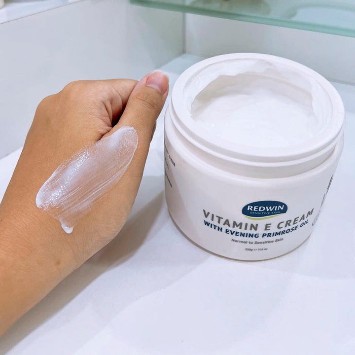 Kem dưỡng ẩm Vitamin E Redwin Úc mẫu mới 330g giúp dưỡng sáng và cấp ẩm cho da