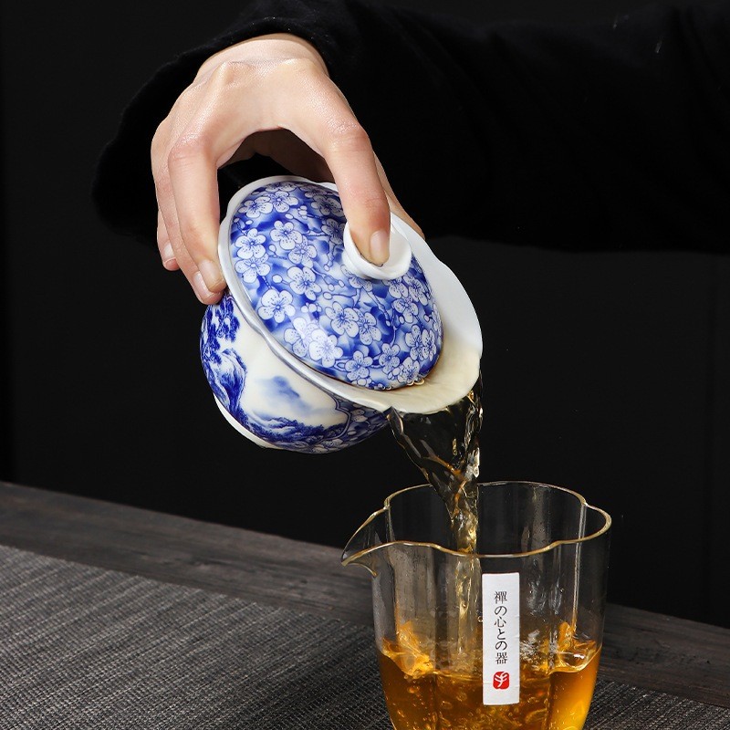 Chén Khải Tiềm Trà Họa Tiết Sơn Thủy Hữu Tình Mai Hoa 190 ml (Sứ Trắng Men Xanh Thanh Hoa)