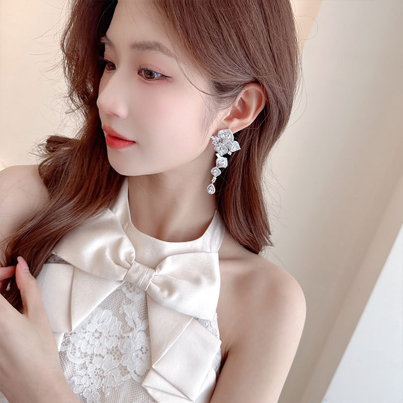 Bông tai hình cánh hoa Zircon sang trọng Bông tai thời trang cô dâu kim cương