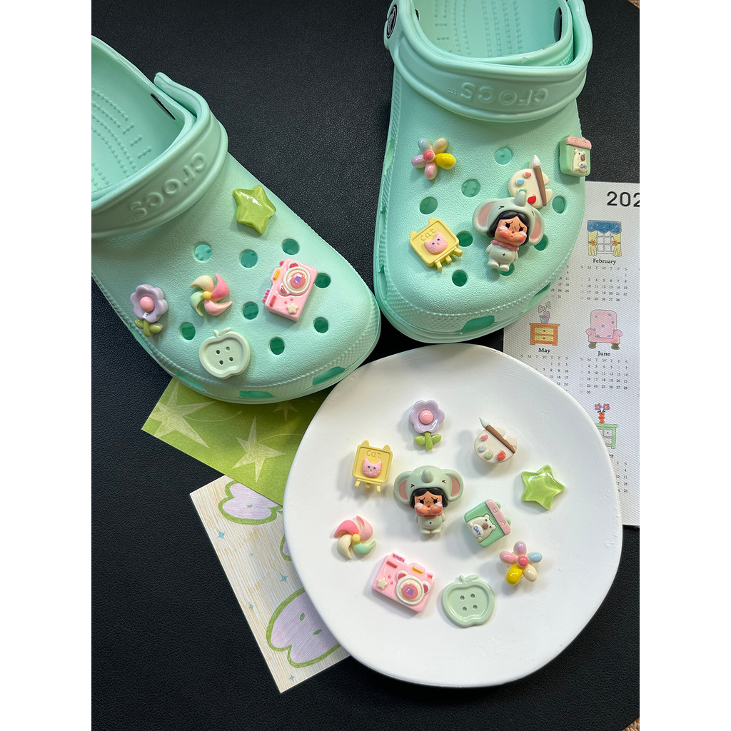 Phụ kiện giày Crocs Bubble Mart, charm hoa Crybaby dễ thương, phù hợp cho giày lỗ, có thể tháo rời