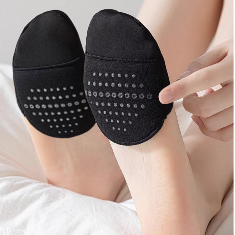 Tất nửa đế thoáng khí với chấm chống trượt và thiết kế liền mạch từ Polyester bền, phù hợp cho giày cao gót hoặc đế bệt