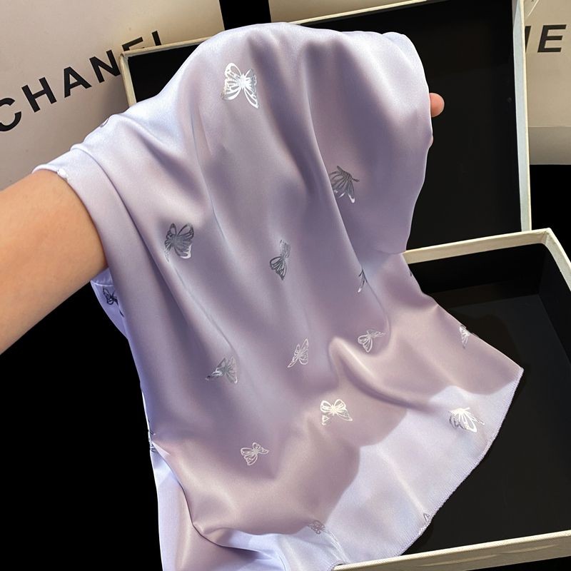 Pyjama váy ngủ nữ mới 2025, bướm bạc gợi cảm với dây đeo thảm ngực ngọt ngào