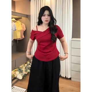 [Áo thun đeo vai mỏng hơn dáng ôm vừa vặn 2 màu] Áo cỡ lớn dành cho nữ béo mm Dây đeo vai xiên không đều Áo thun ngắn tay quây quây Áo thun nữ mùa hè Bao phủ thịt Slim-fit Slimer Look Áo sơ mi nhỏ sang trọng hàng đầu hơi Béo Kích Thước Lớn