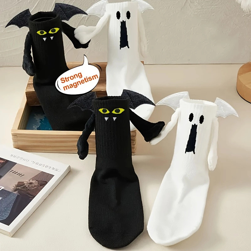 Vớ đen trắng Halloween hình đầu lâu nam châm - Quà tặng độc đáo cho cặp đôi
