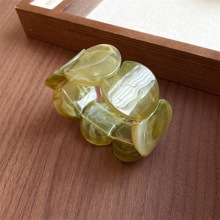 Vòng tay chắp vá hình tròn nhuộm acrylic, mang vẻ đẹp đơn giản và sang trọng