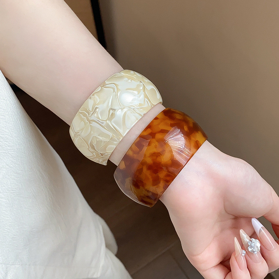 Vòng tay acetate nhiều màu sắc hình học hiện đại, dễ điều chỉnhsize, phù hợp làm quà tặng cho nữ