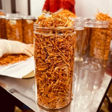 Nấm đông trùng hạ thảo khô sấy thăng hoa sợi gãy, lọ 50g Huy Cương. Trà đông trùng hạ thảo ngâm rượu, ngâm mật ong