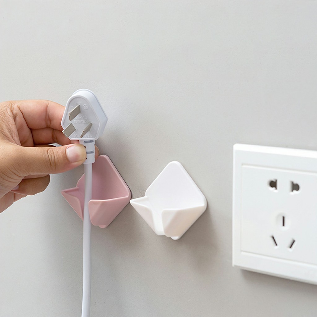 BỘ 2 CÁI móc treo phích cắm điện miếng dán tường treo ổ cắm điện móc dán treo đồ đa năng FE123