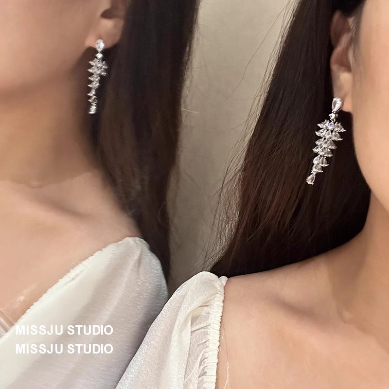 Bông tai Zircon thả nước thời trang Hàn Quốc Bông tai tinh tế sang trọng