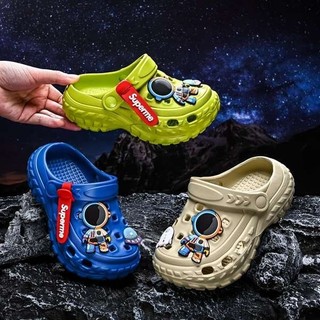 Giày Lỗ Bé Trai Mùa Hè Phong Cách Mới Vừa Lớn Trẻ Em Bé Trai Bé Gái Dép Bé Trong Nhà Chống Trơn Trượt Dép Trẻ Em