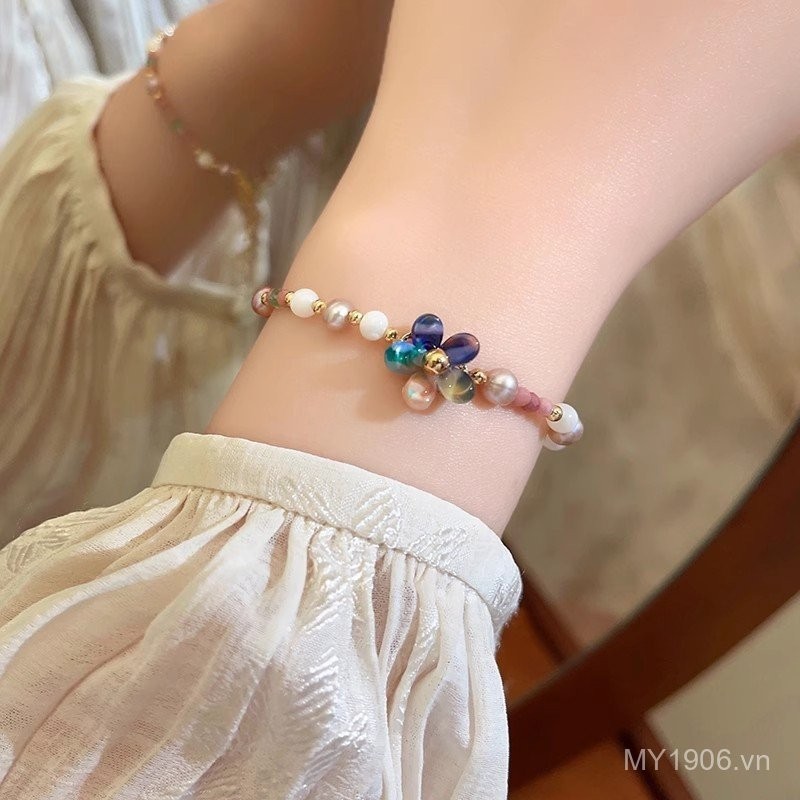 Vòng tay ngọc trai hoa năm cánh màu sắc đa dạng, ánh sáng sang trọng