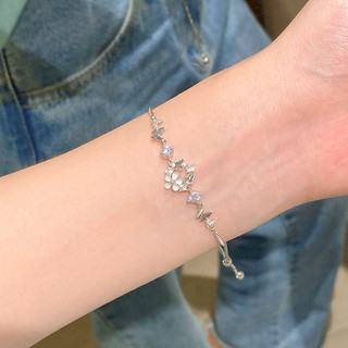 Vòng tay nữ sang trọng với thiết kế hoa và zircon hình bướm
