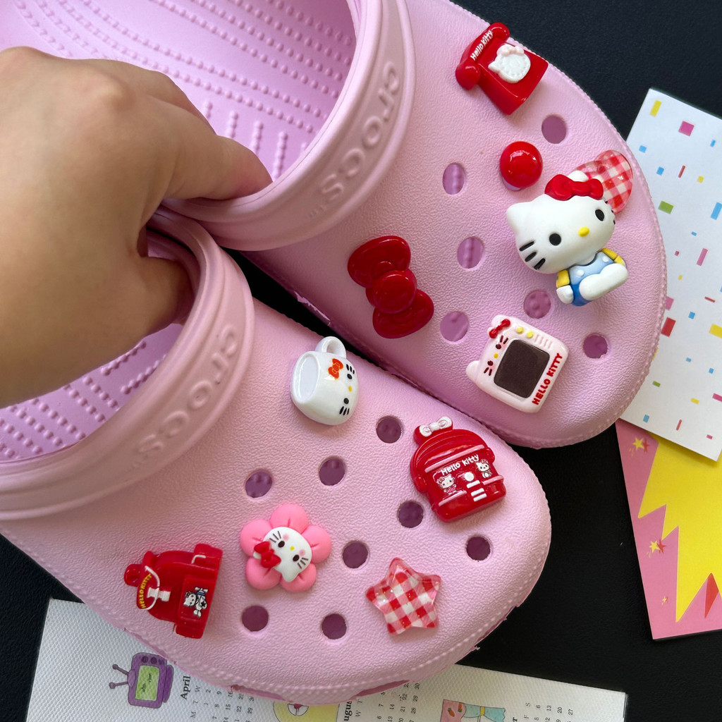 Phụ Kiện Giày Lỗ Hoạt Hình Dễ Thương Millennium HelloKitty HelloKitty Giày Cảm Giác Cao Cấp Hoa Thích Ứng Với Crocs Lỗ Khóa Giày Busch Khóa Giày Zhibixing Khóa Giày Có Thể Tháo Rời Khóa Giày ins Giày Hoa