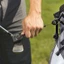 Bàn chải làm sạch gậy golf và giày Callaway kèm dây rút co giãn và móc carabiner.