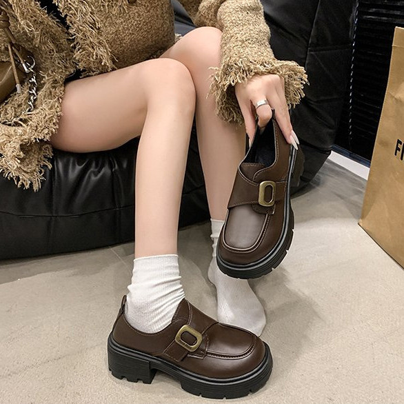Giày Loafer gót vuông 5,5 cm đế dày Mũi Tròn Mẫu Mới mùa thu đông Giày loafer PU thời trang dễ phối mặc bên ngoài miệng sâu nhẹ nhàng thoải mái giày đi làm giày một lớp chuyên nghiệp giá sỉ tại xưởng