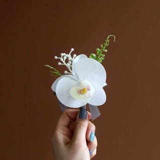 Bó hoa cưới cầm tay cô dâu từ hoa nhân tạo Lan cao su và tulip trắng tinh CLR 001