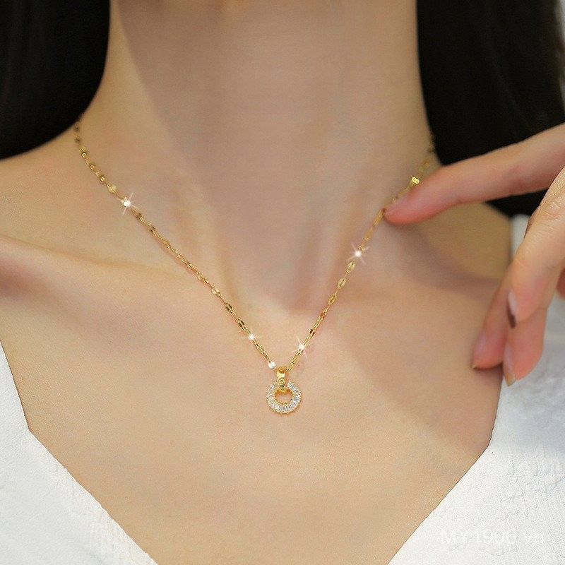 Bộ bông tai và vòng cổ full kim cương ánh sáng sang trọng, phù hợp cho các sự kiện cá tính