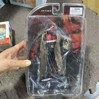 Phim Cổ Điển MEZCO Hellboy PVC Nhân Vật Hành Động Sưu Tập Đồ Chơi Mô Hình