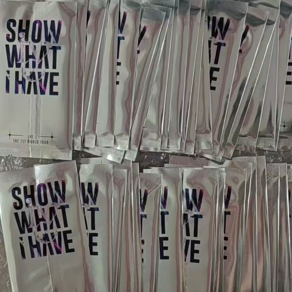 Ive - The 1st World Tour "Show What I Have" Gói Photocard ngẫu nhiên