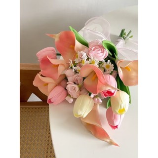 Bó hoa cầm tay cô dâu hoa loa kèn calla cao cấp bó hoa mô phỏng hoa tulip hồng ngọt ngào CEVERIA C0244