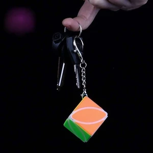 Móc khóa xe chiếc lá sưu tầm