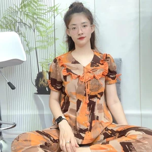 Đồ bộ lụa Mango cổ vuông bèo tay ngắn quần dài áo chích ly từ 40 tới 65kg