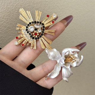 Vòng cổ vintage thiết kế tulip với men nhỏ giọt dầu, cánh hoa mở rộng, màu sắc nổi bật