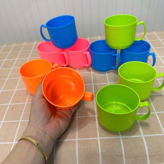 Cốc ( Ly ) Tách uống nước có quai cho bé được làm từ chất liệu nhựa an toàn - nhiều màu - Phương Trang