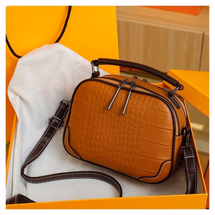 New Women's Genuine Leather Crossbody Bag, Wide Shoulder Strap, Single Shoulder Mom Bag, Fashionable First Layer Cowhide, Large Capacity Handbag, Small Square Bag