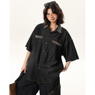 Áo sơ mi Denim thời trang GKSSS với chi tiết in họa tiết da báo và thiết kế ngực đơn