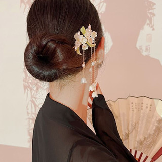 Kẹp Tóc Phong Cách Trung Hoa Cao Cấp Với Họa Tiết Cổ Hoa Lily Và Tua Rua
