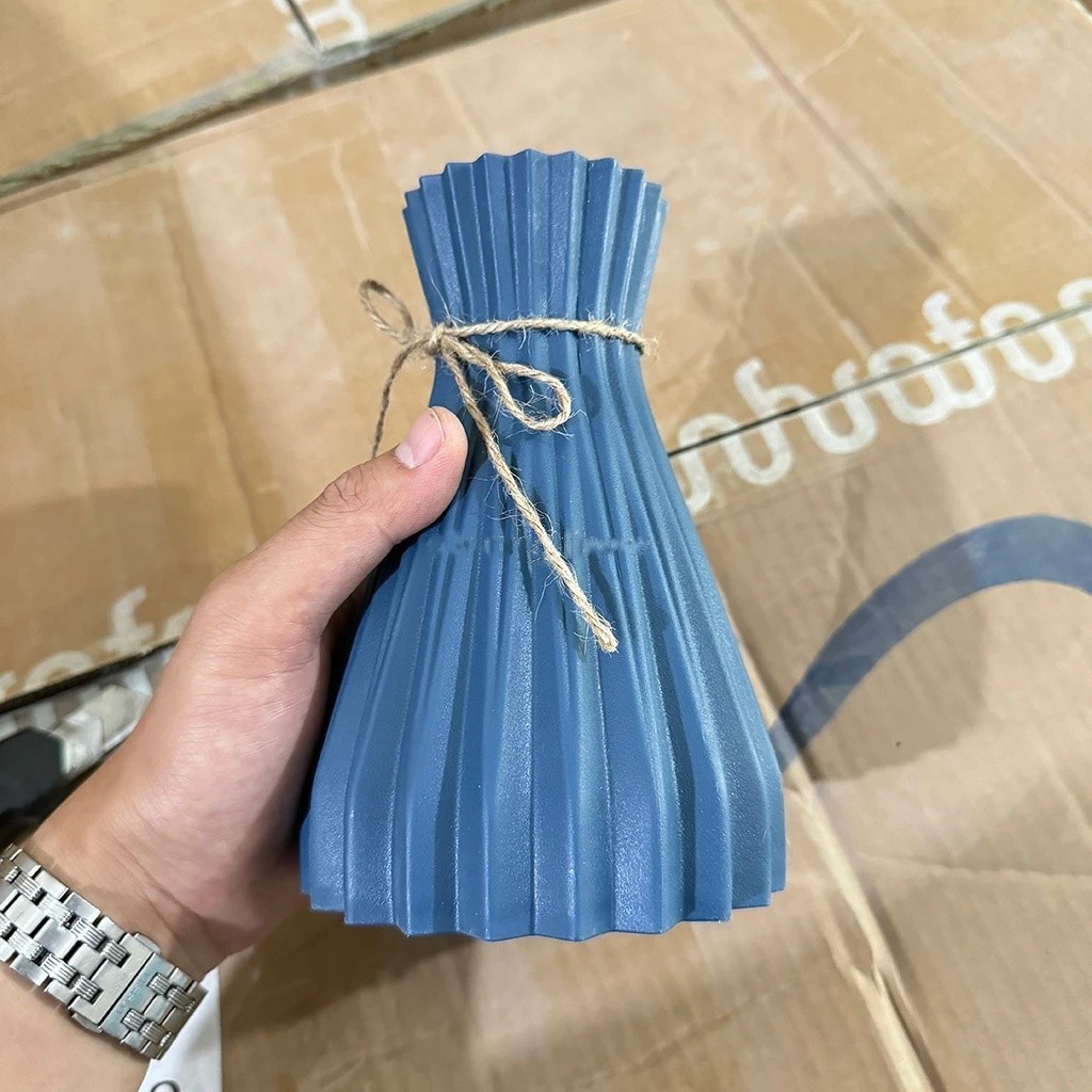 Bình hoa lọ hoa nhựa dáng Origami thắt lưng giả gốm decor phong cách bắc âu họa tiết sọc đơn giản hiện đại sẵn dây gai