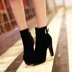 Size 34-43 Da Lộn Dày Gót Đen Giày Bốt Ngắn Martin Đỏ Giày Cưới Phiên Bản Hàn Quốc Giày Cao Gót Nữ