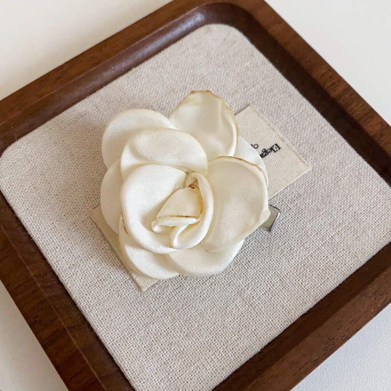 Kẹp tóc Camellia nhỏ thơm satin nhẹ nhàng cô gái mũ retro hoa mỏ vịt kẹp siêu cổ tích internet nổi tiếng phụ kiện tóc kẹp tóc