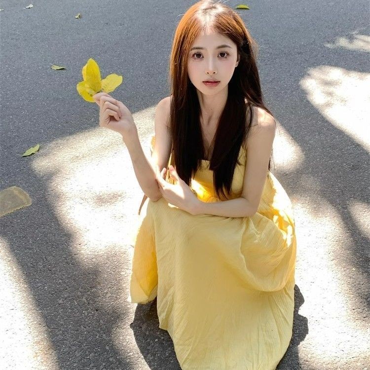 Đầm dây màu vàng cho phụ nữ, mùa hè mới, ôm eo, đầm dài thanh lịch, đầm đi biển