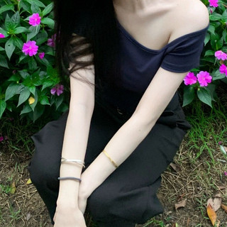Áo thun ngắn tay màu xanh dành cho nữ Slim-Fit Slimer Look Mùa hè Phong cách mới Đáy áo sơ mi Tính khí Ngọt cay Top