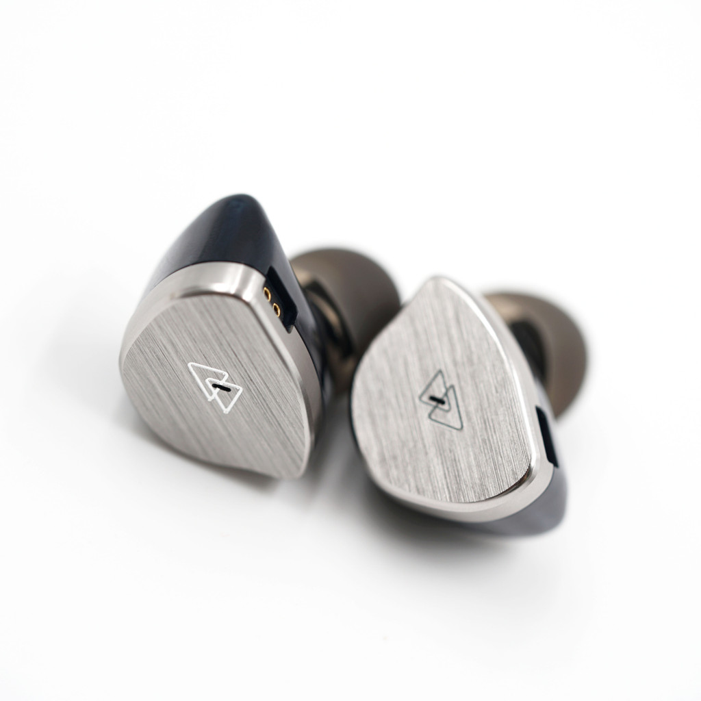 Bqeyz BQ10 12mm PET Dynamic Driver Tai nghe nhét tai Tai nghe IEM có dây HiFi 0,78 2Pin Cáp OFC mạ bạc có thể tháo rời