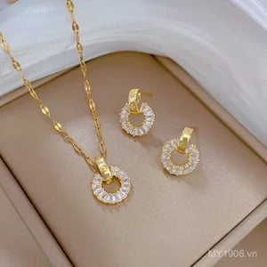 Bộ bông tai và vòng cổ full kim cương ánh sáng sang trọng, phù hợp cho các sự kiện cá tính