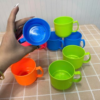 Cốc ( Ly ) Tách uống nước có quai cho bé được làm từ chất liệu nhựa an toàn - nhiều màu - Phương Trang