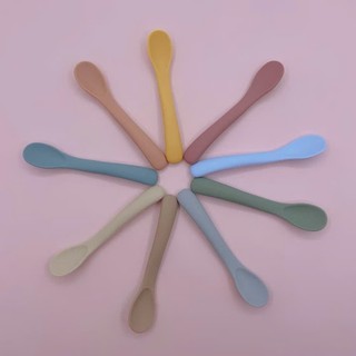 Thìa silicone cán đặc, muỗng ăn dặm cho bé 5m+ đúc nguyên khối KidMart chất liệu an toàn