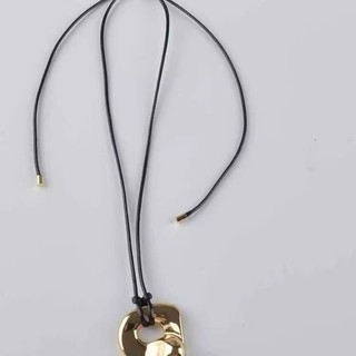 ✪[1651 Đánh giá tích cực] Thời trang tối giản Nhật Bản, sang trọng nhẹ nhàng, dây da có mặt dây chuyền mạ đồng rỗng, dây chuyền áo len có thể điều chỉnh IZPJ