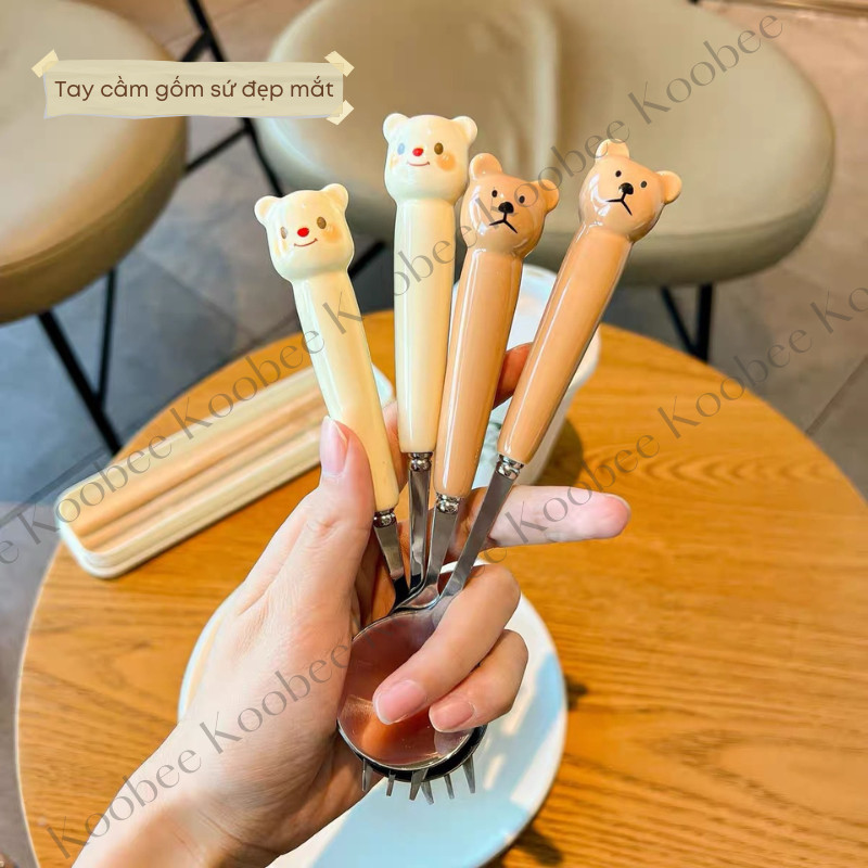 Bộ Đũa Thìa Nĩa Cán Sứ  Cao Cấp Hình Gấu Cute Họa Tiết Vẽ Tay Thủ Công - Có Hộp Đựng Tiện Dụng - Quà Tặng Ý Nghĩa | 272