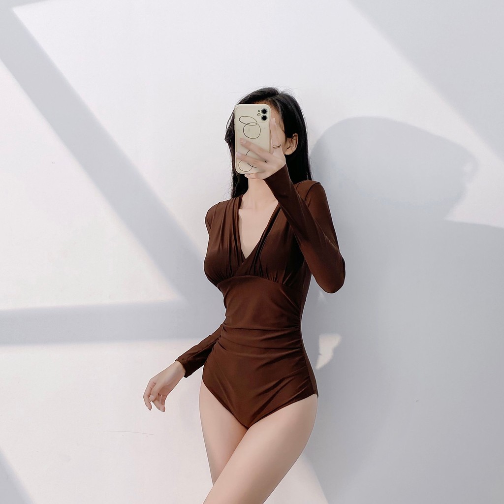 Đồ bơi một mảnh cổ V màu nâu đậm, thiết kế xếp nếp ôm sát, phù hợp cho bãi biển và suối nước nóng - M/L/XL