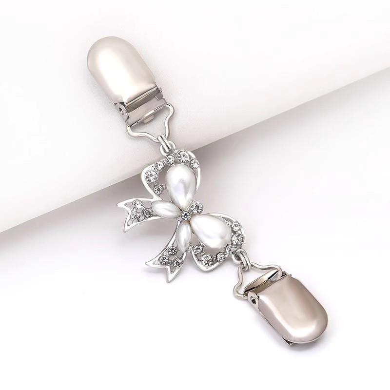 [Yunyuan] Khóa khăn quàng cổ mắt mèo hình bướm thời trang châu Âu và Mỹ dành cho nữ Khăn quàng cổ đa năng Kẹp nỉ Áo len chống lộ Trâm cài