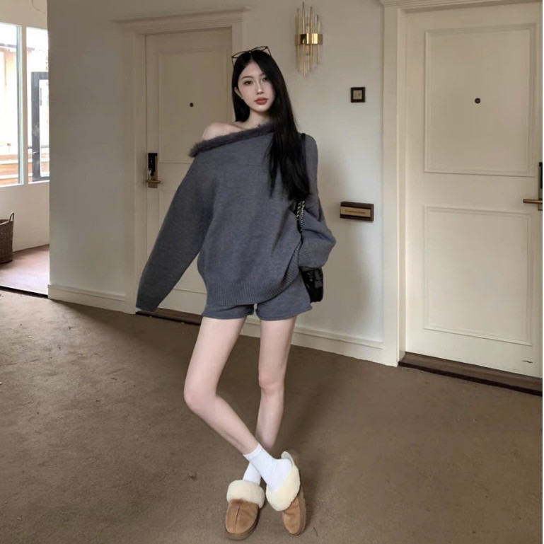 Set Bộ Cánh Dơi Mix Lông Cổ Trễ Vai Chất Len Tăm Dày Dặn Nữ Tính