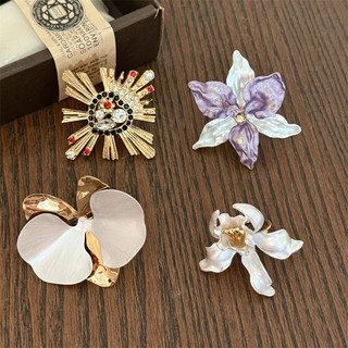 Vòng cổ vintage thiết kế tulip với men nhỏ giọt dầu, cánh hoa mở rộng, màu sắc nổi bật