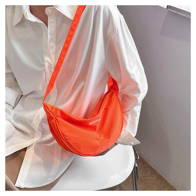 Túi đeo chéo nữ mùa hè đa năng bằng vải nylon mới, túi bánh bao cho học sinh, túi đeo chéo thoải mái