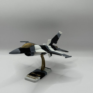 Mô hình kit lắp ráp máy bay tiêm kích F-16 phiên bản đặc biệt