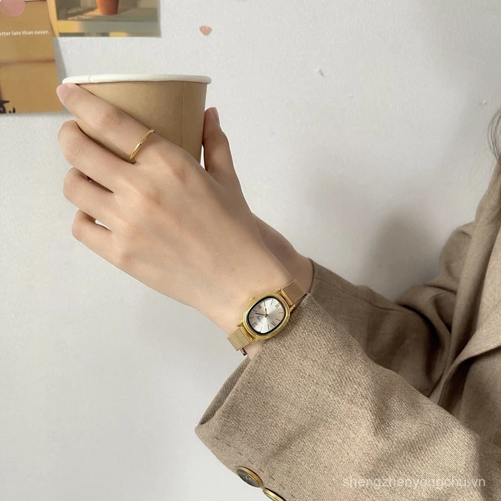 đồng hồ kim loại nữ đồng hồ thời trang nữ đồng hồ đeo tay nữ Đồng hồ nữ dây thép oval nhỏ, phong cách retro, đơn giản, lạnh lùng, sang trọng, cao cấp.